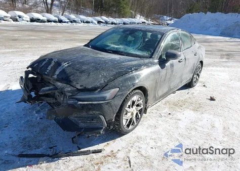 2020 Volvo S60 T6 Momentum z USA, uszkodzony, nr VIN 7JRA22TK8LG034241